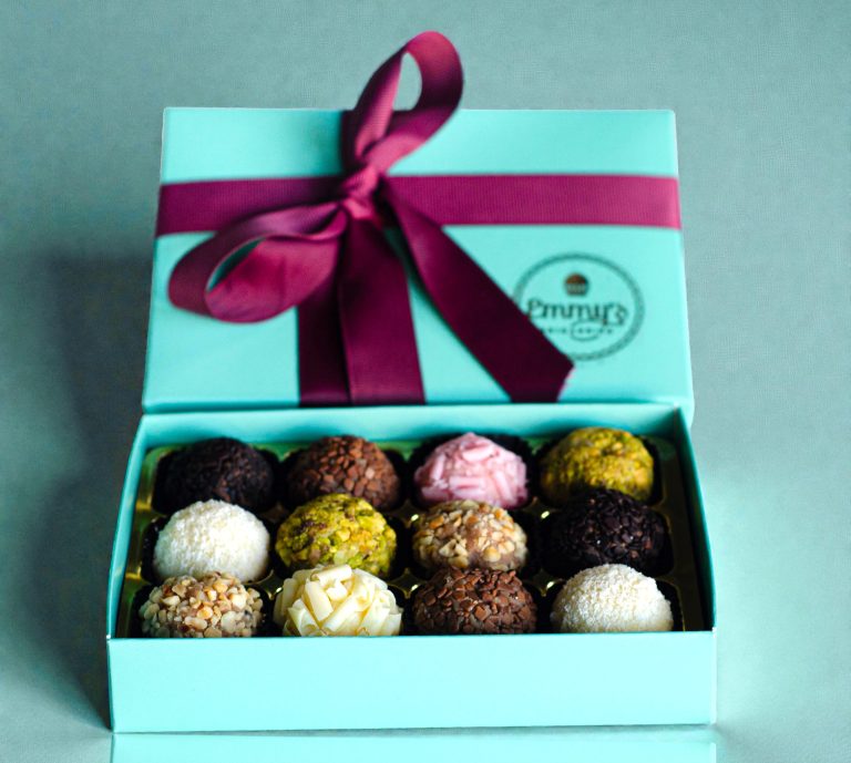 Box of 12 brigadeiro with Christmas Burgundy Ribbon